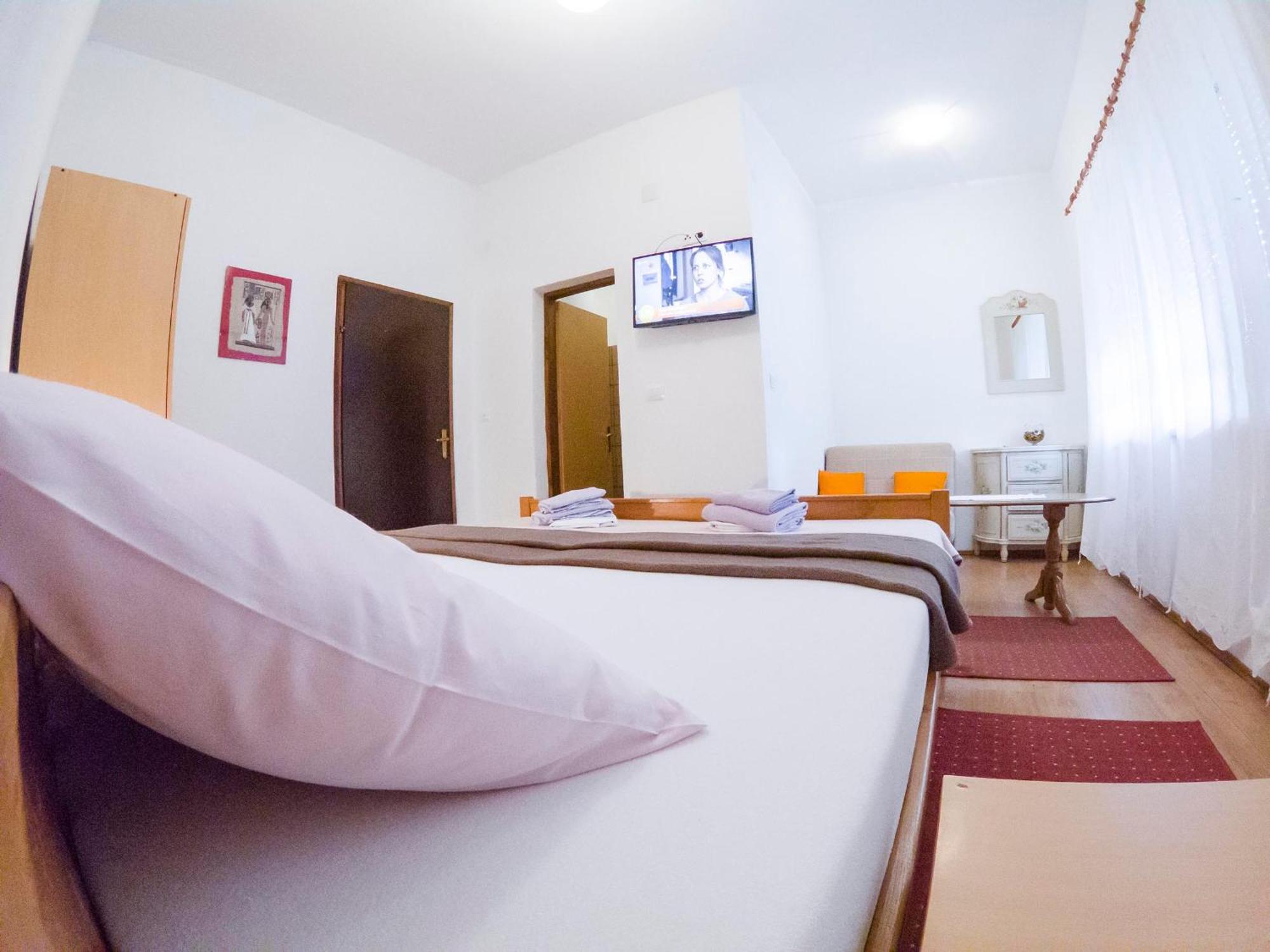 Apartments Vesna سلوني الغرفة الصورة